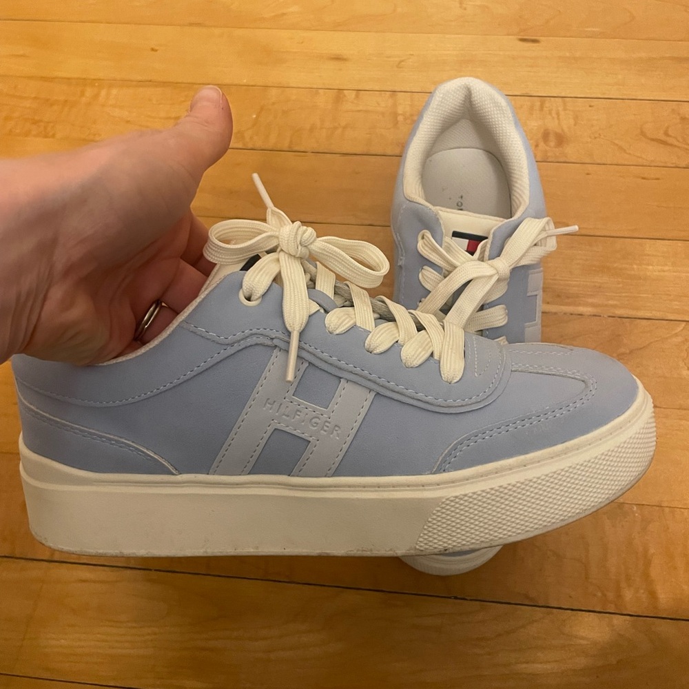 Tommy Hilfiger Women’s Light Blue Lace-Up Sneakers
